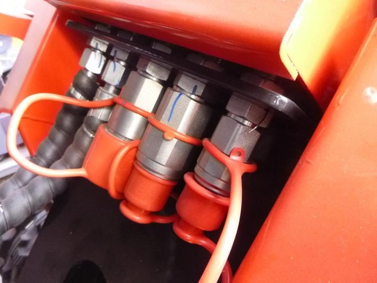 2025-agt-sda-140t-skid-steer-track-loader-image-11