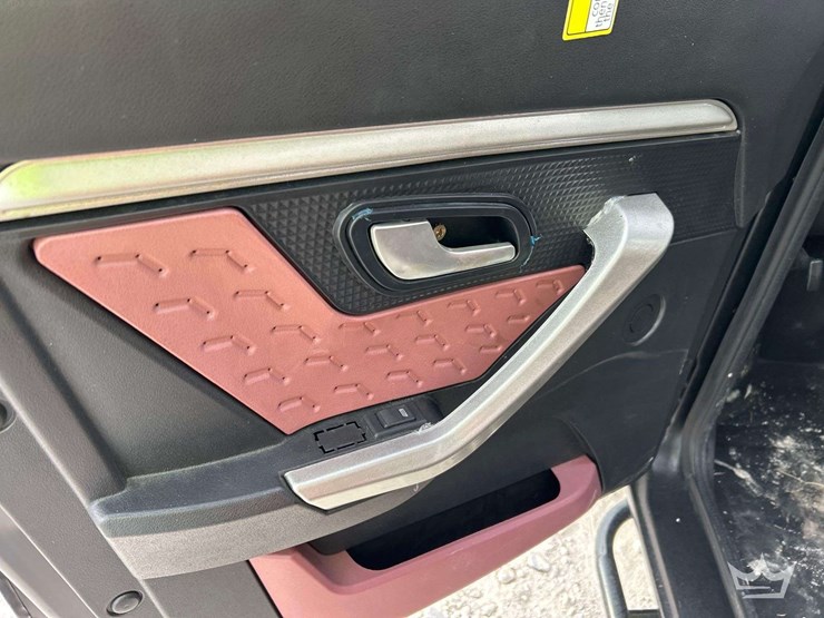 2024-meco-m-y-4-passenger-electric-car-image-5