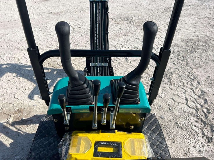 unused-2025-cfg-industrial-qh12r-mini-excavator-image-6