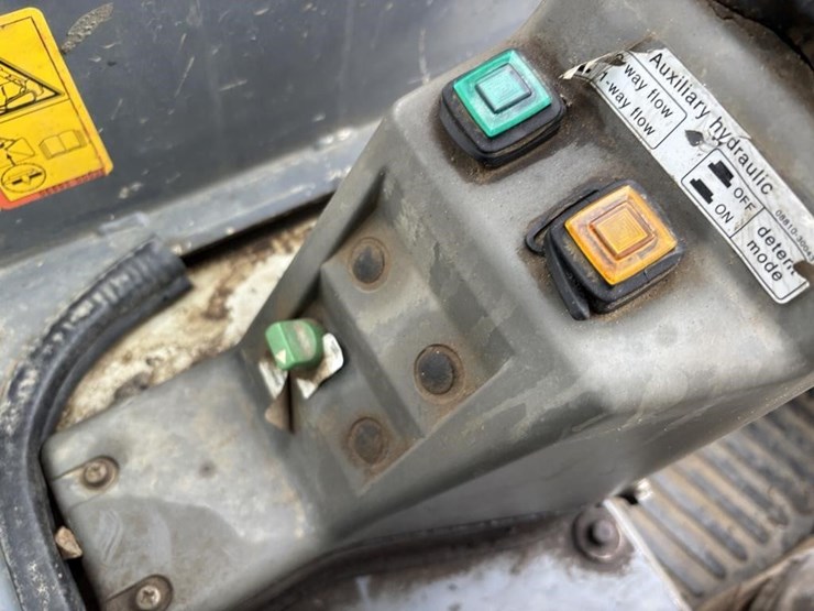 2016-takeuchi-tl8-image-22