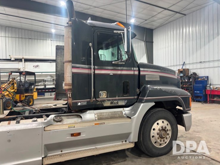 1993-mack-ch613-image-39