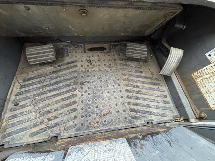 2016-takeuchi-tl8-image-29