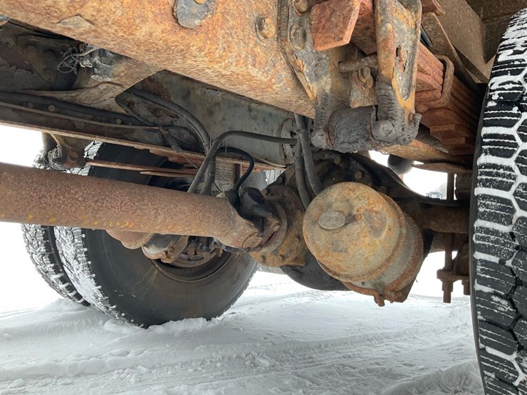 2000-freightliner-fl70-image-30