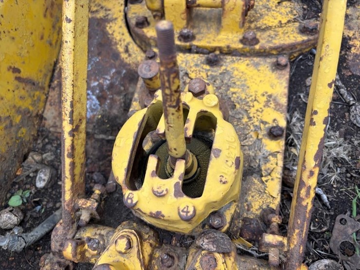 caterpillar-d2-image-13