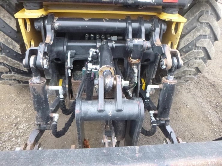 2021-caterpillar-415-il-image-20