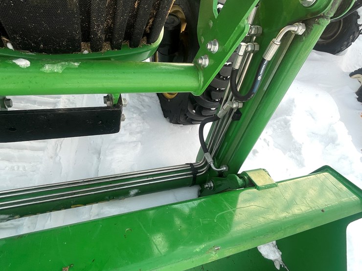 john-deere-3025e-image-37