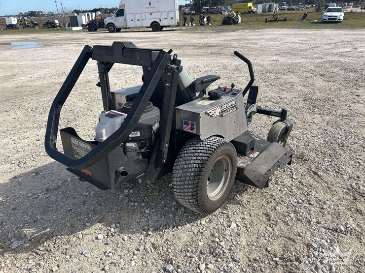 zero-turn-mower-image-3