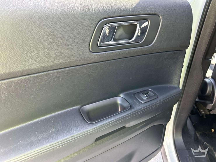 2016-ford-explorer-awd-suv-image-21