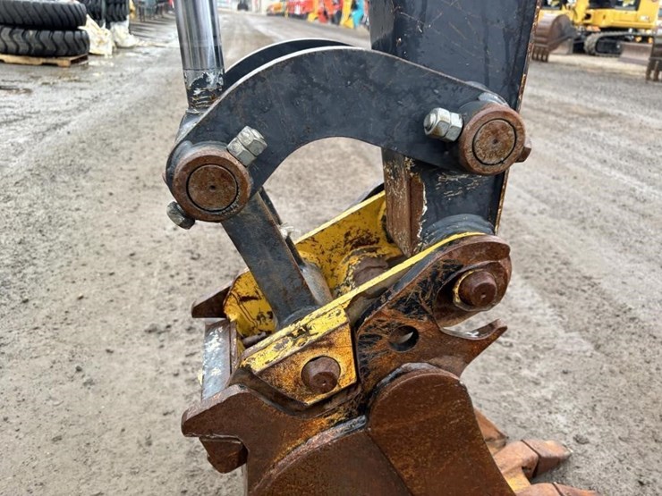 2022-deere-35g-image-16