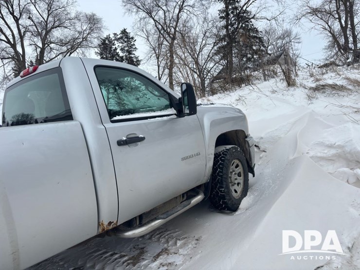 2011-chevrolet-3500hd-image-19