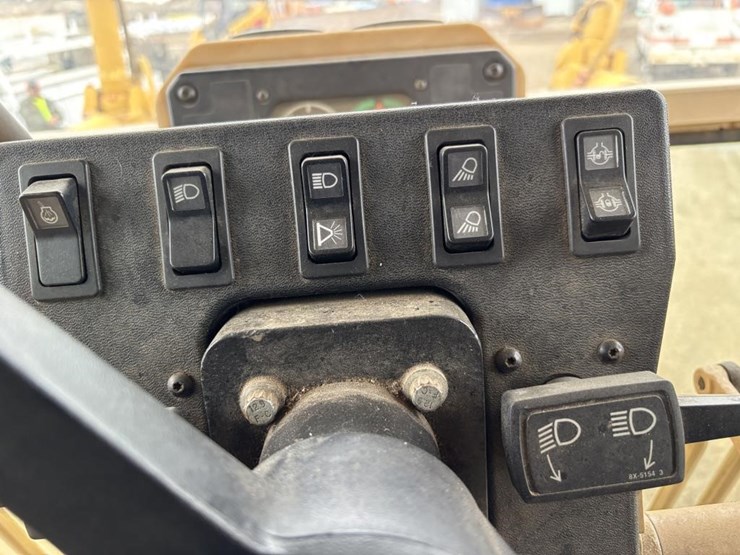 2006-caterpillar-143h-image-38