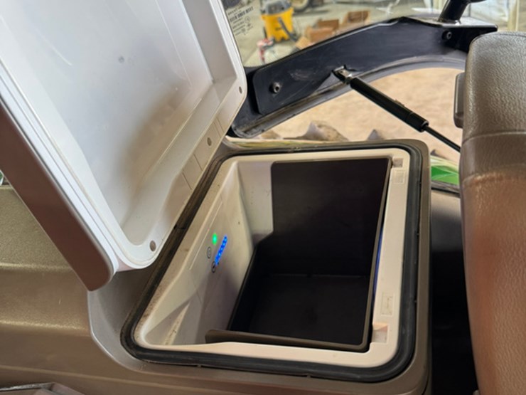 john-deere-8r-410-image-18