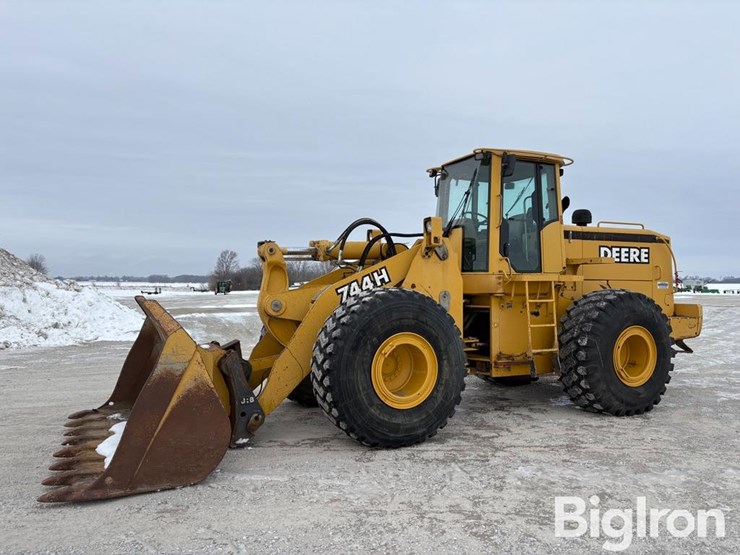 deere-744h-image-1