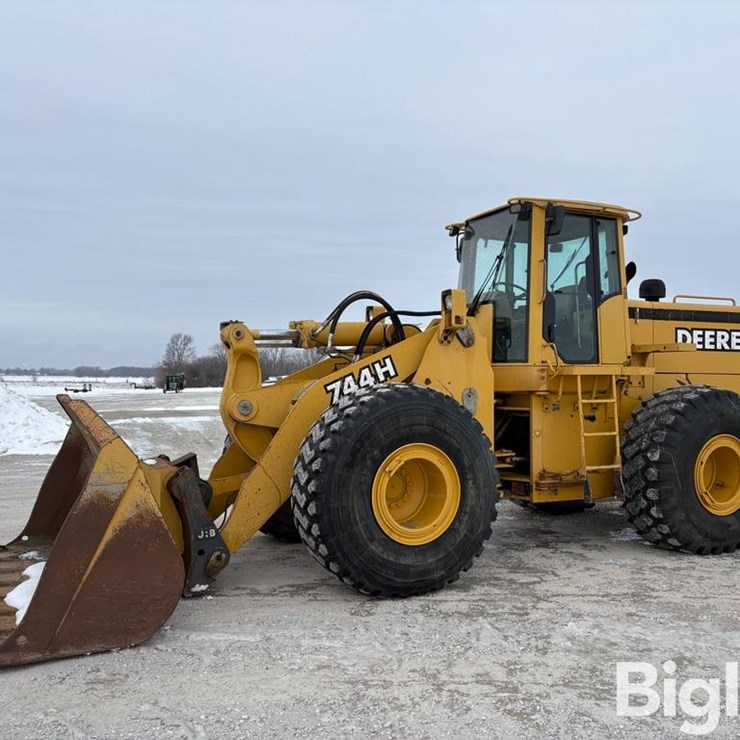 DEERE 744H