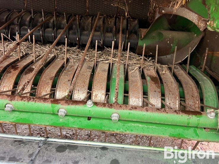 john-deere-560m-image-11