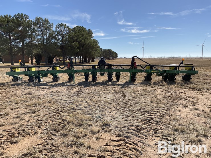 john-deere-1700-image-2