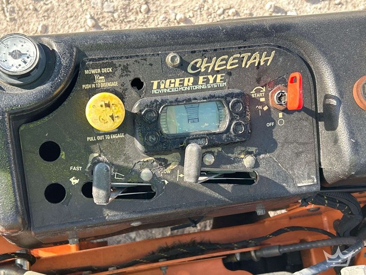 zero-turn-mower-image-11