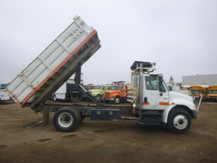 2004-international-durastar-4300-image-9