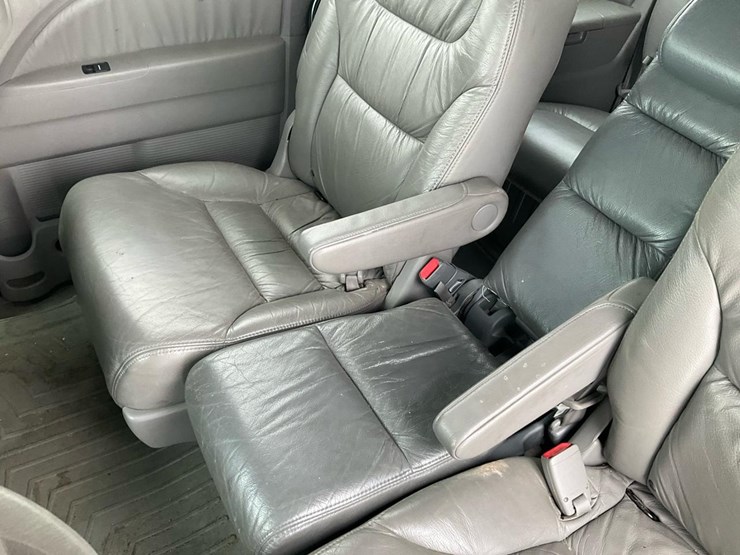 2010-honda-odyssey-touring-image-69