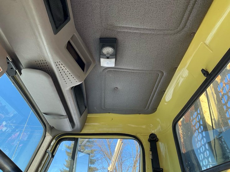 international-4900-image-81