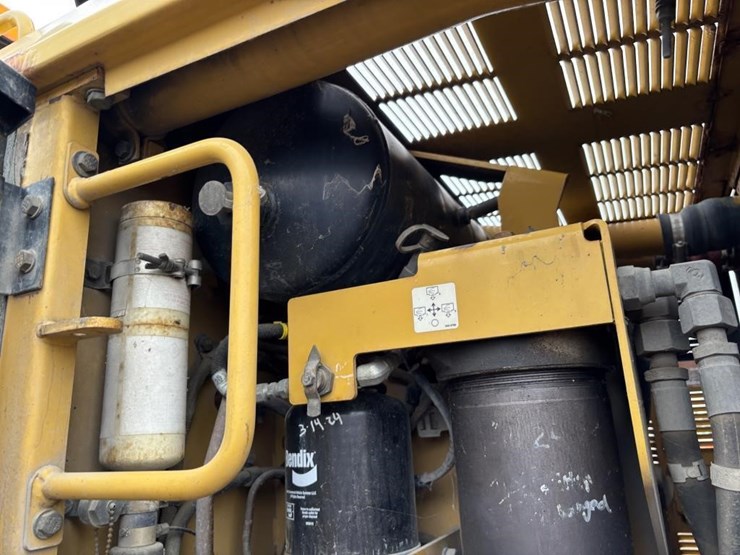 2006-caterpillar-143h-image-60