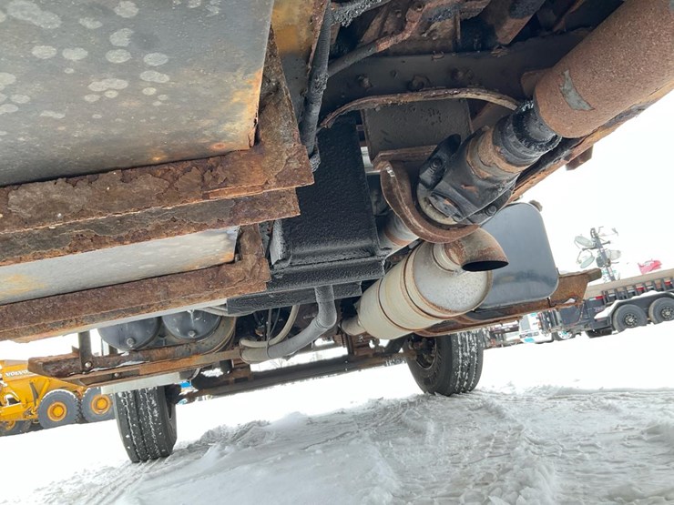 2000-freightliner-fl70-image-31