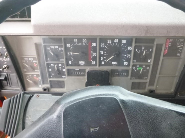 international-4900-image-12