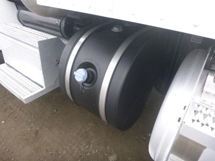 2014-peterbilt-367-image-10