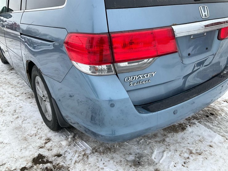 2010-honda-odyssey-touring-image-23