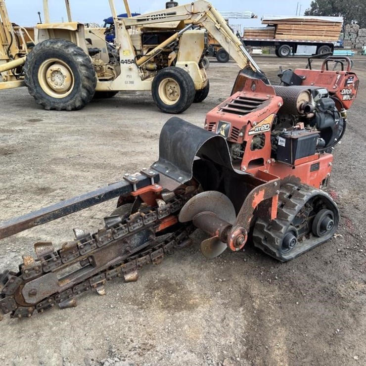 DITCH WITCH RT20