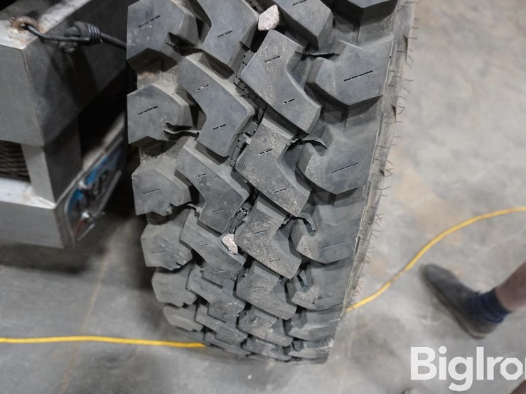 11r24.5-goodyear-tires-w/rims-image-10