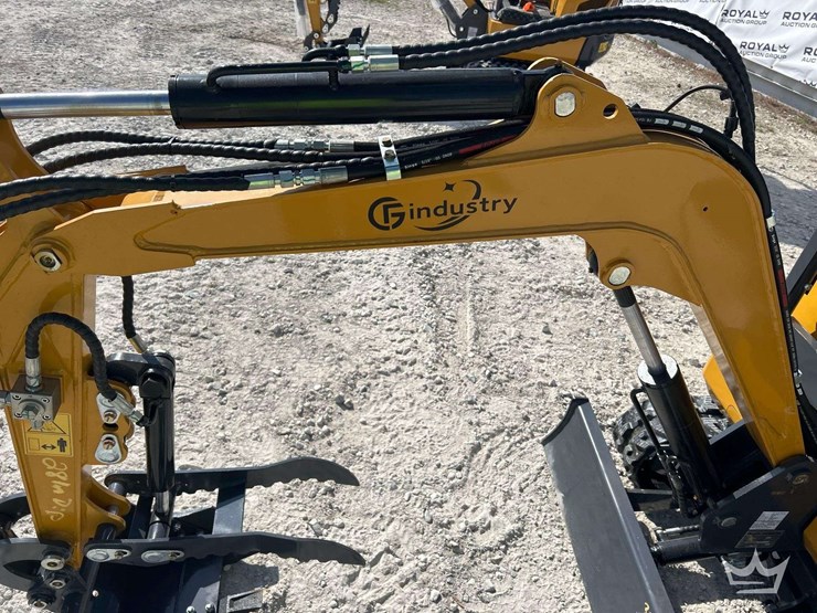 2025-cfg-industrial-qk18r-mini-excavator-image-18