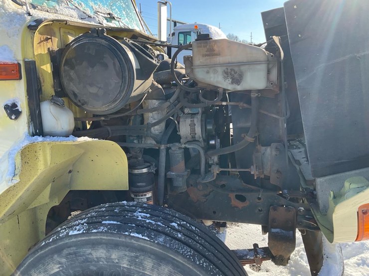 international-4900-image-59