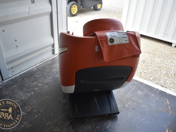 tpm-tpm-z69-ergoflow-massage-chair,-orange/white,-8-modes,-heat-therapy-image-5