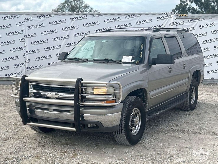 2001-chevrolet-suburban-suv-image-1