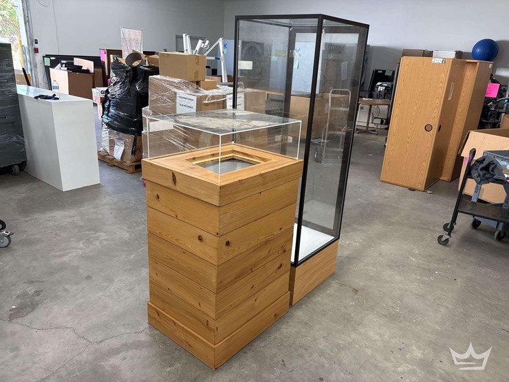 two-display-cabinets-image-4