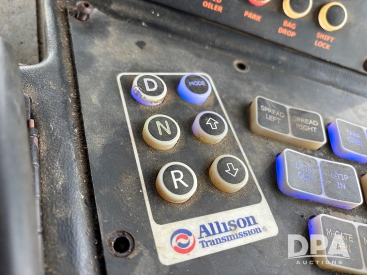 2018-case-ih-810-image-95