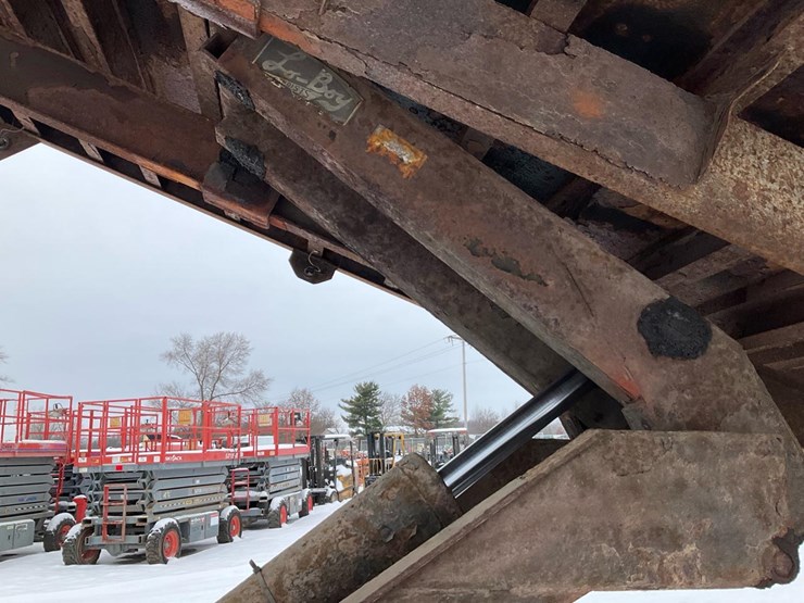 2000-freightliner-fl70-image-51