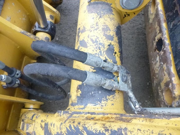 2021-caterpillar-415-il-image-14