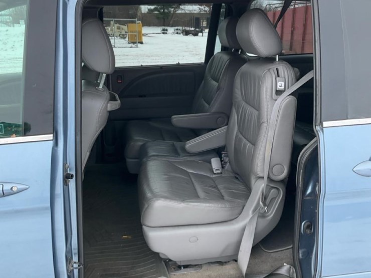 2010-honda-odyssey-touring-image-66