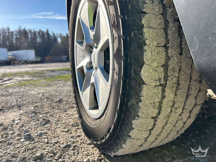 2013-ford-explorer-suv-image-23