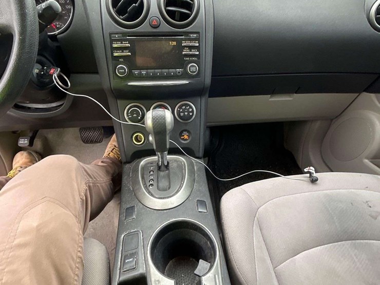 2014-nissan-rgue-suv-image-18