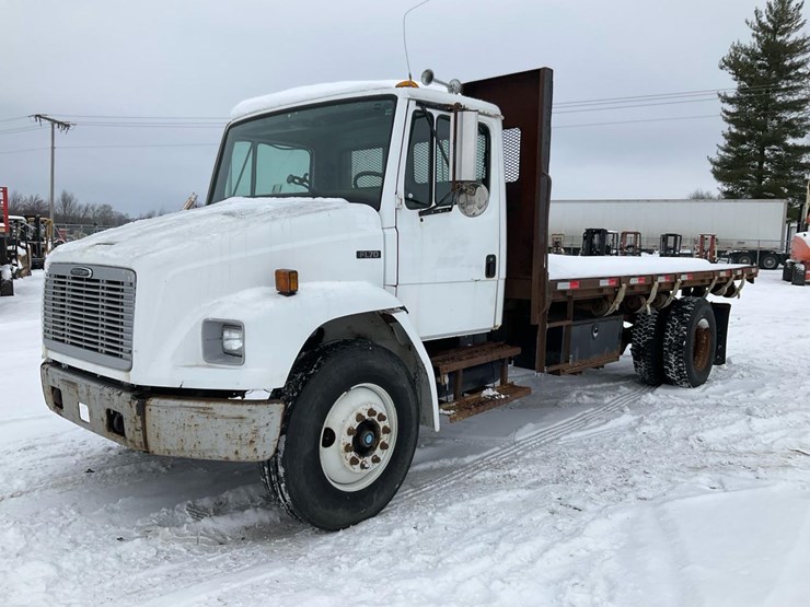 2000-freightliner-fl70-image-1