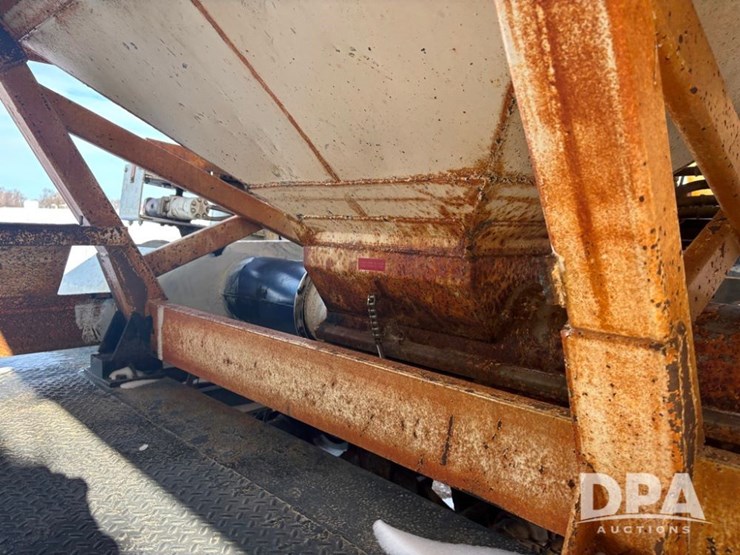 2007-neville-trailer-image-28