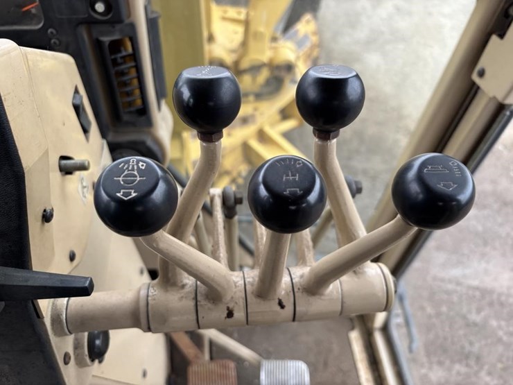 2006-caterpillar-143h-image-37