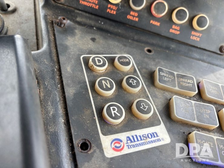 2018-case-ih-810-image-93