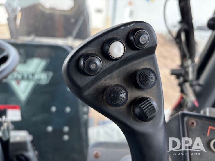 2018-case-ih-810-image-90