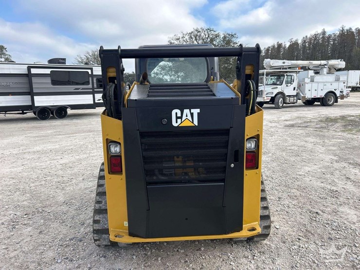 compact-track-loader-skid-steer-image-23