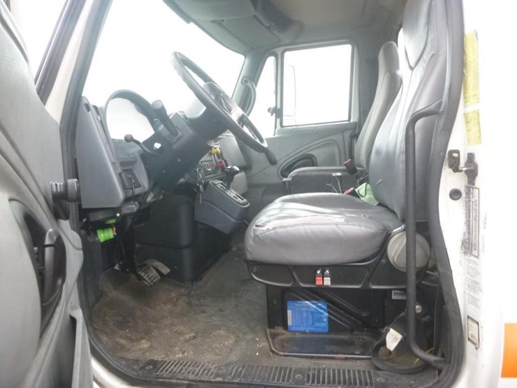 2004-international-durastar-4300-image-12