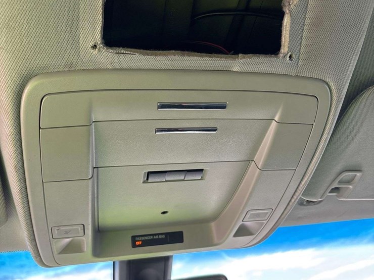 2019-chevrolet-tahoe-suv-image-17